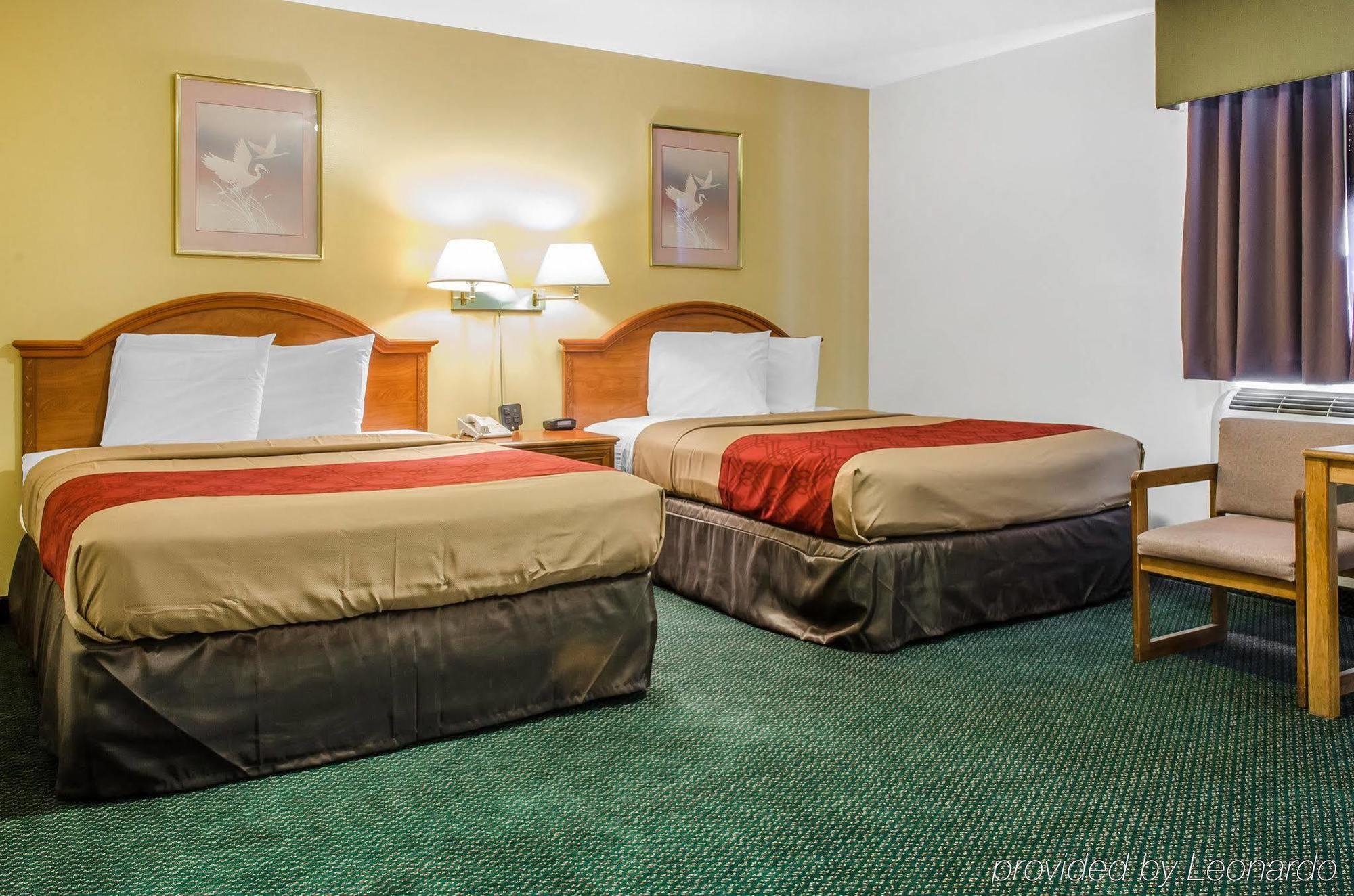 Econo Lodge Inn & Suites Denver Exterior photo
