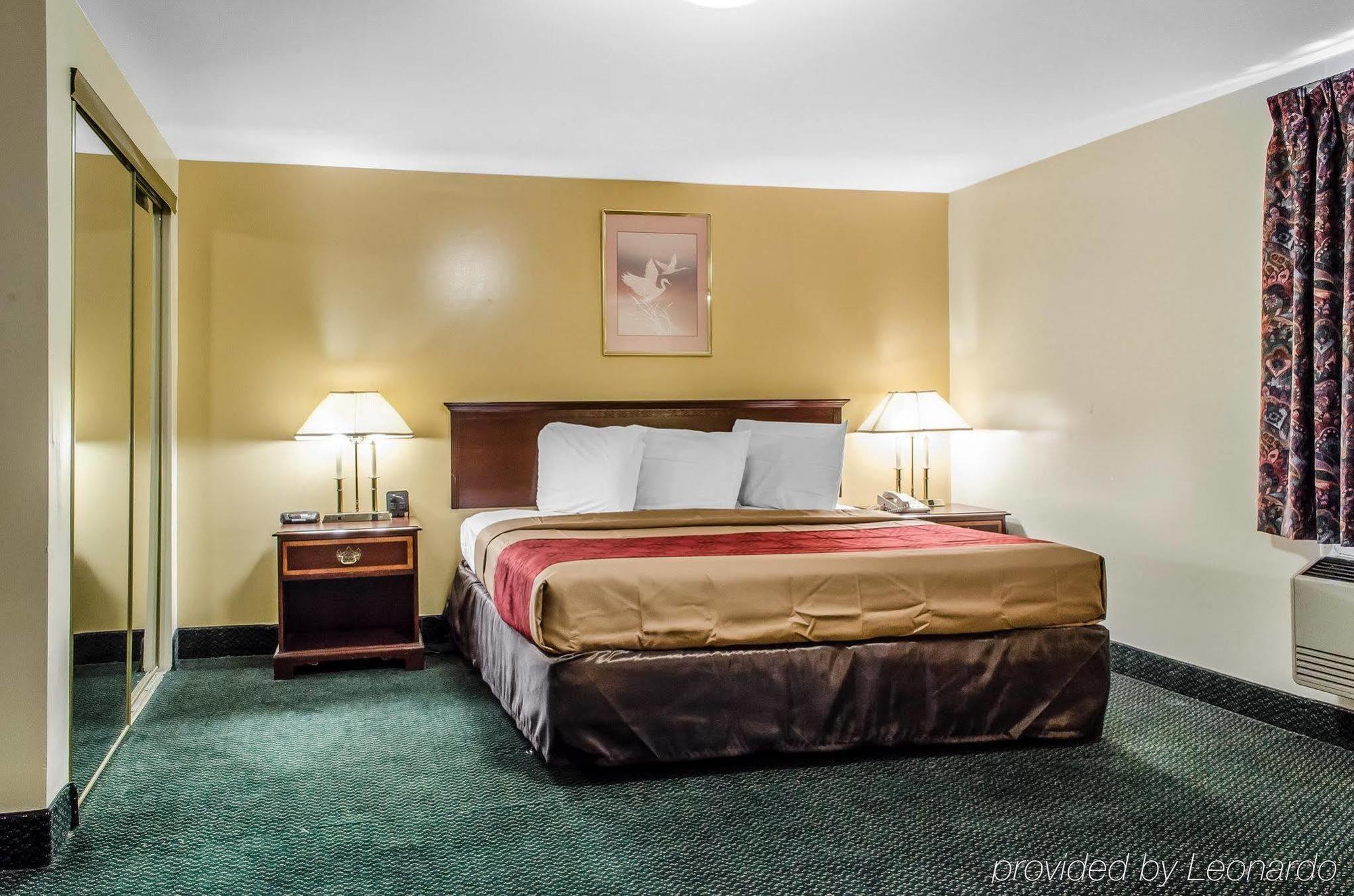 Econo Lodge Inn & Suites Denver Exterior photo
